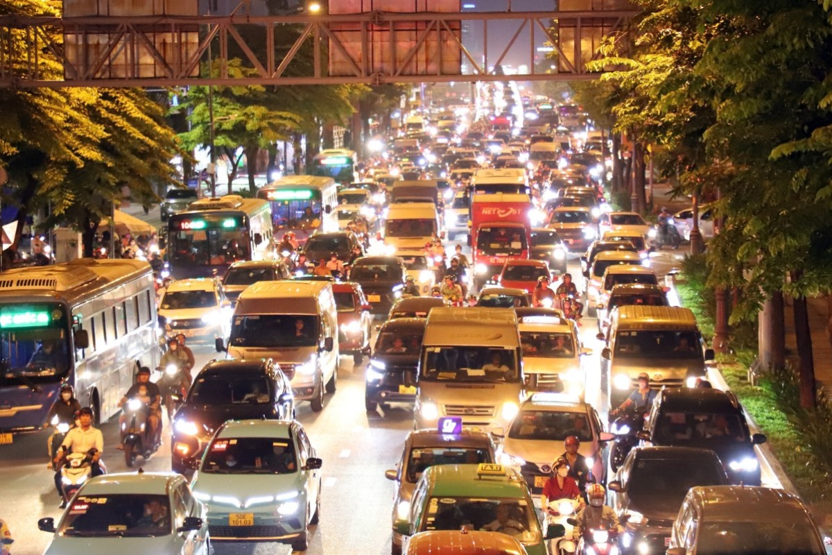 旅行需要や道路工事が原因、タンソンニャット近辺の渋滞が深刻化