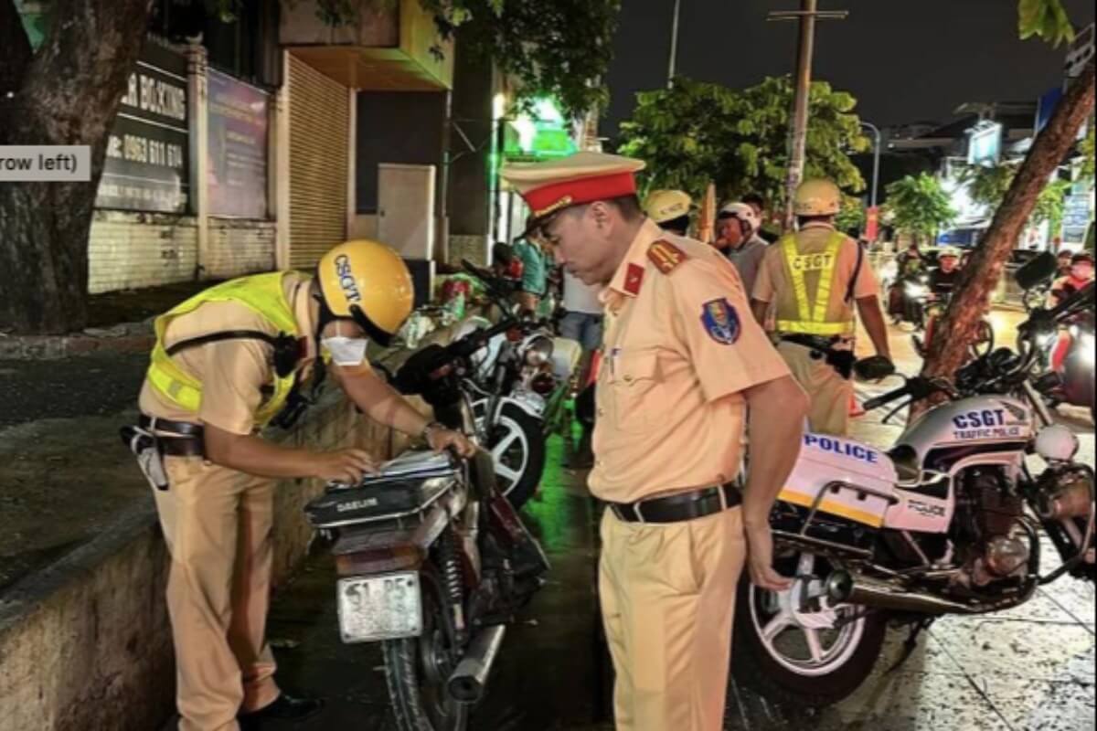 ホーチミンの飲酒取り締まり、多くがバイクを放棄して立ち去る