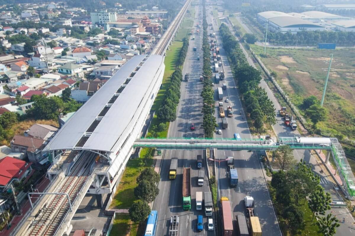 ホーチミンのメトロ1号線、高架駅の歩道橋は6月までに完成