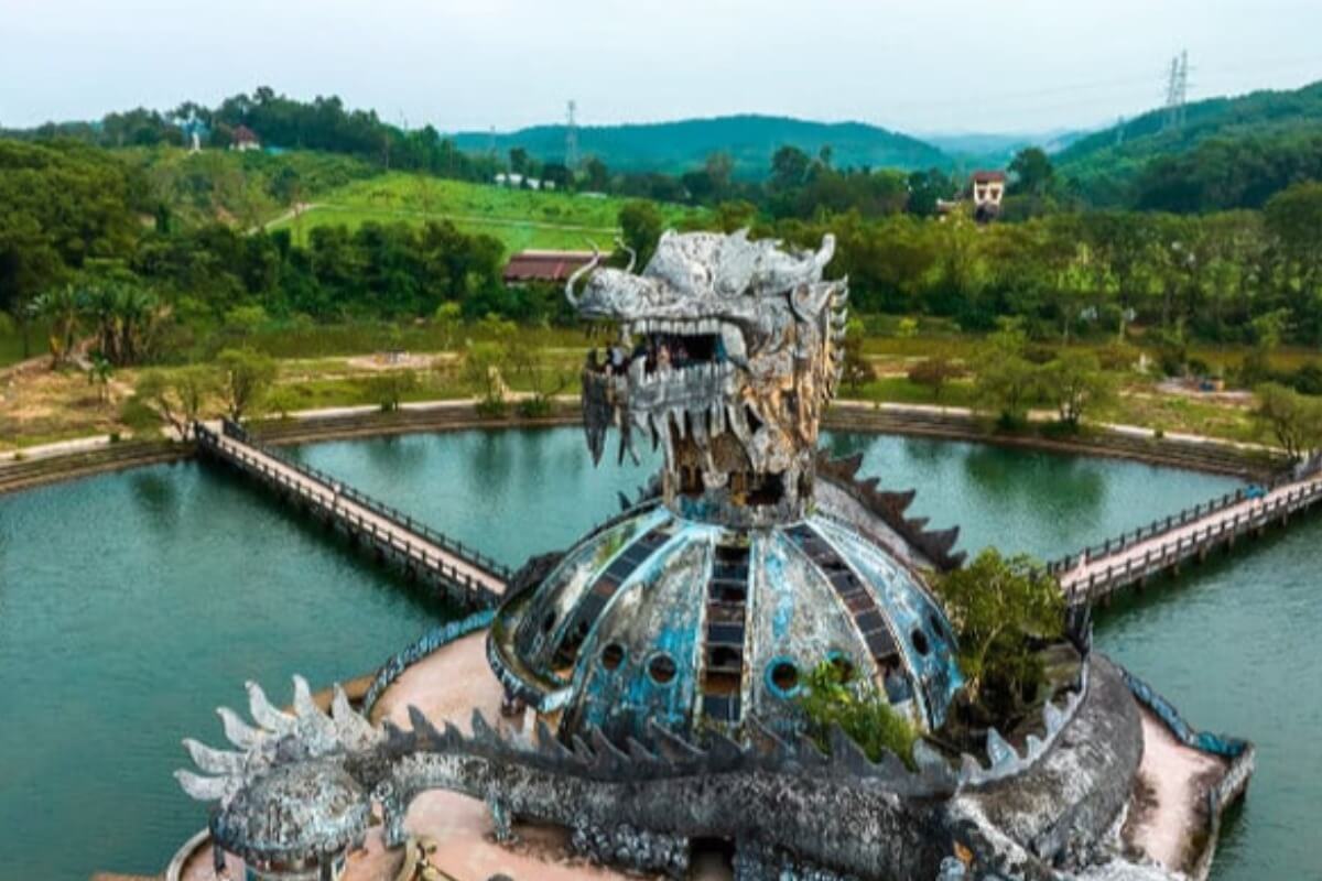 フエ市で有名な放置された龍、20年の時を経て解体へ