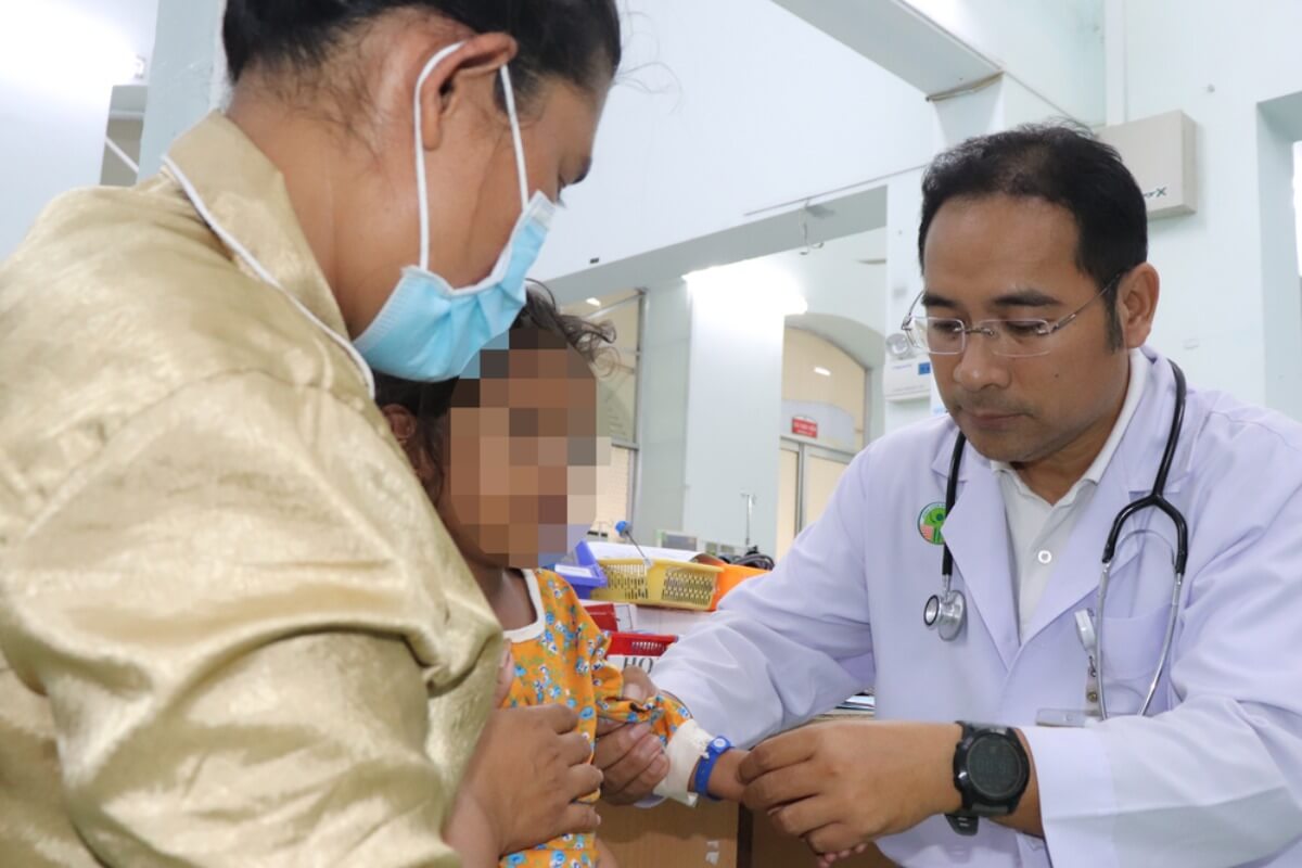 重篤なカンボジア人少女、ホーチミンでデング熱から回復