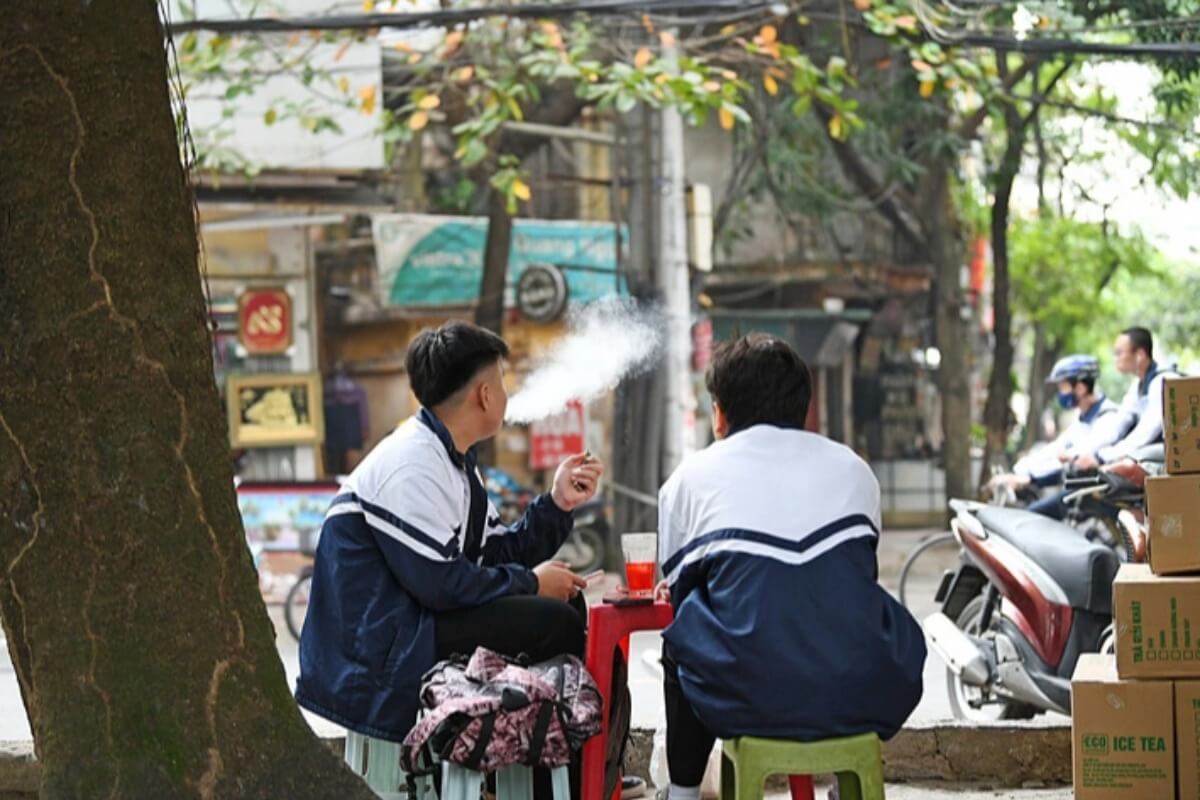 電子タバコに潜む薬物の危険性、多臓器不全で入院