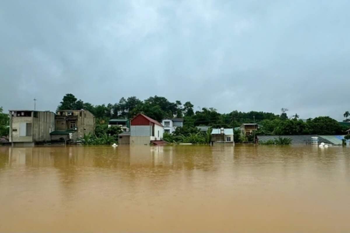 台風ヤギによる豪雨と地滑り、143人が死亡