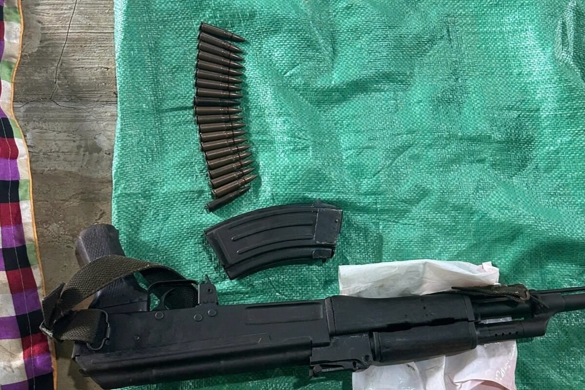 家庭内トラブル、義理の娘を自動小銃で脅迫