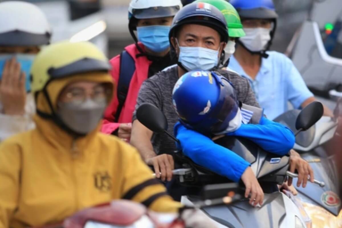 バイクの前座席乗車に新規定、6歳以上の同乗は罰金