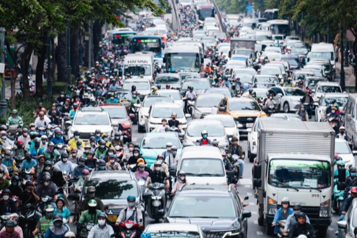 車線を守らないドライバー、渋滞を深刻化させる原因