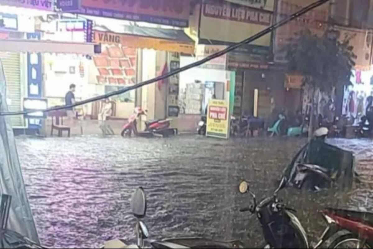 ホーチミンで季節初の豪雨、各地で冠水被害が発生