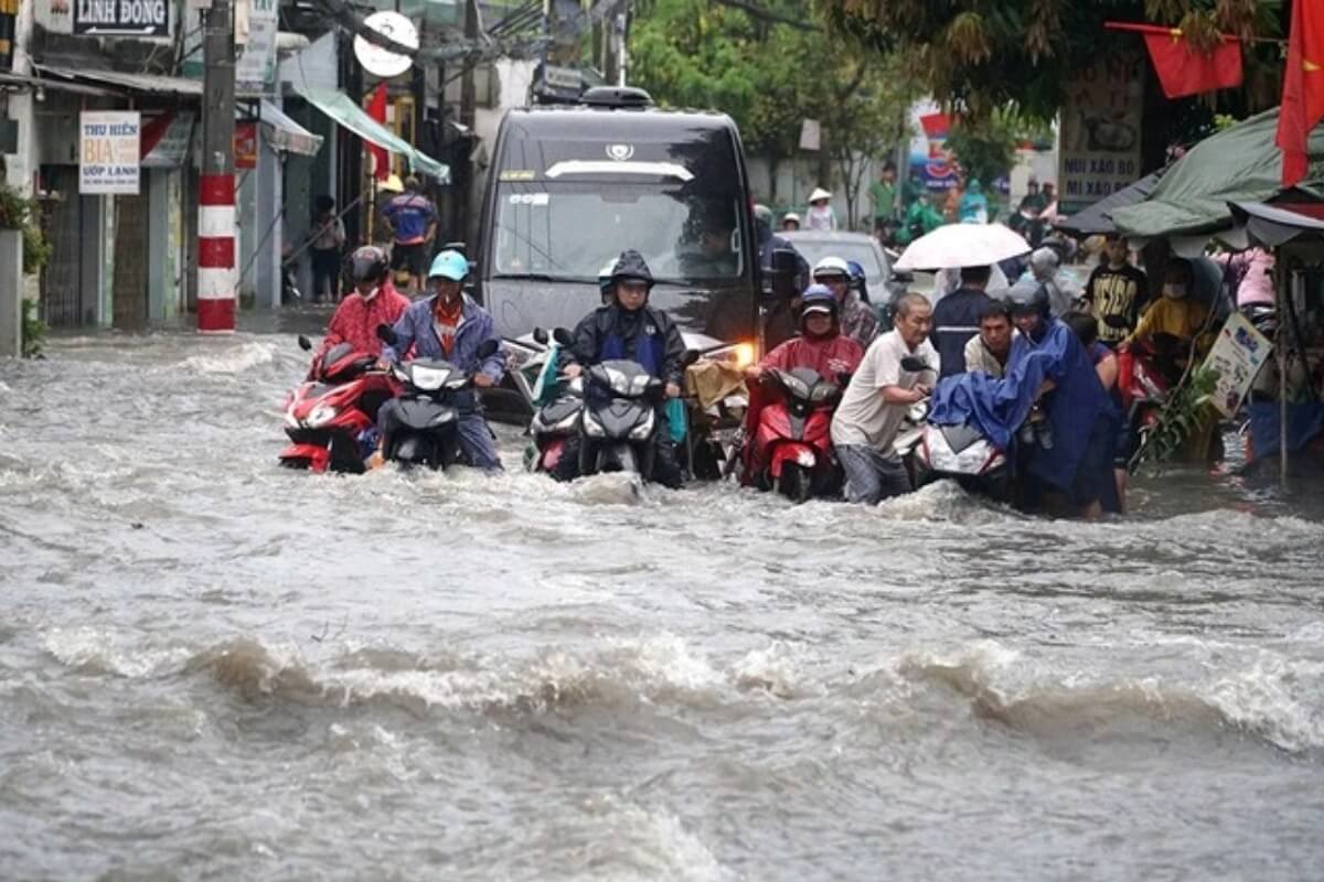 異例の早期雨季入り、異常な豪雨でホーチミンは冠水