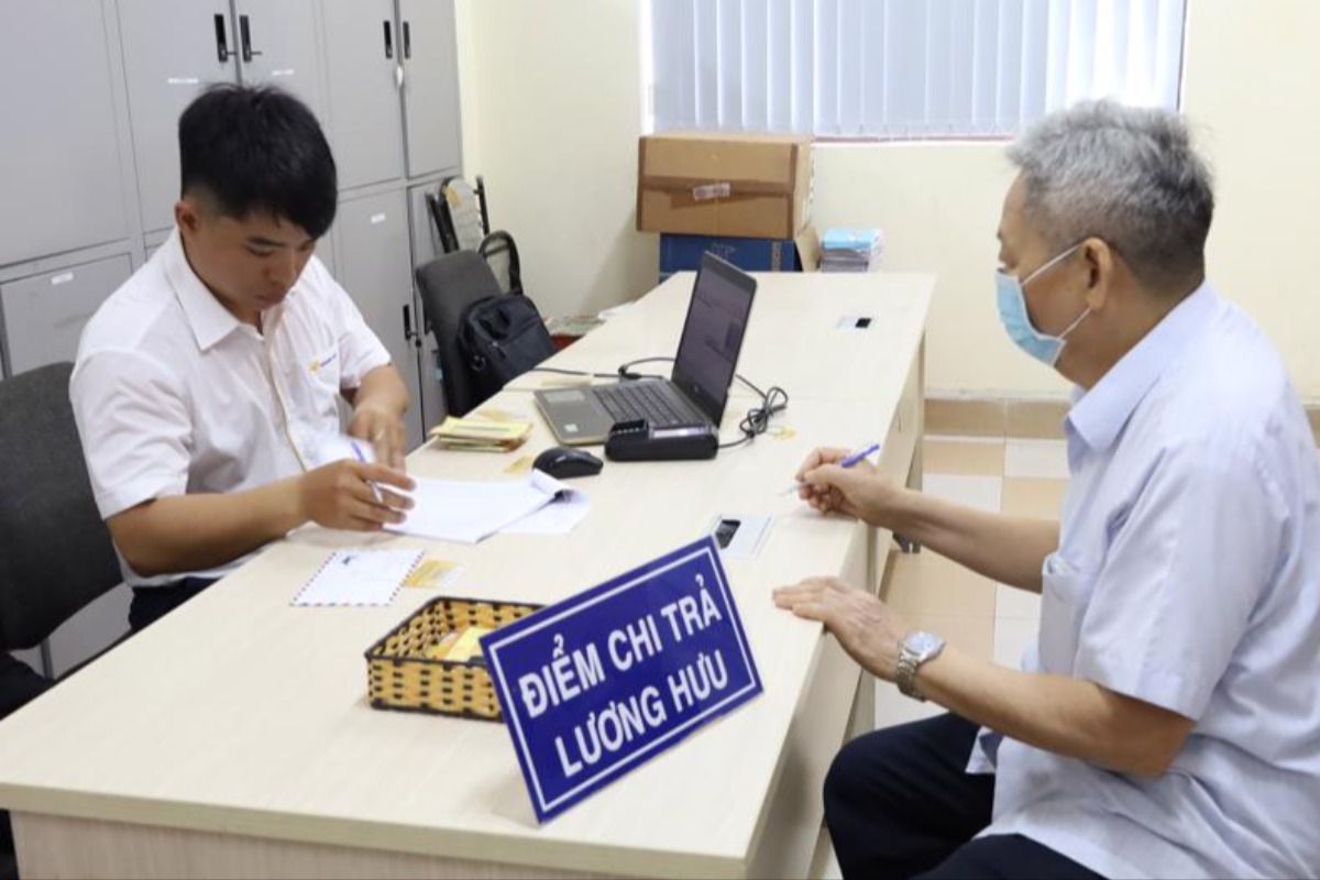 年金受給者が急増、年初の4か月で95%増