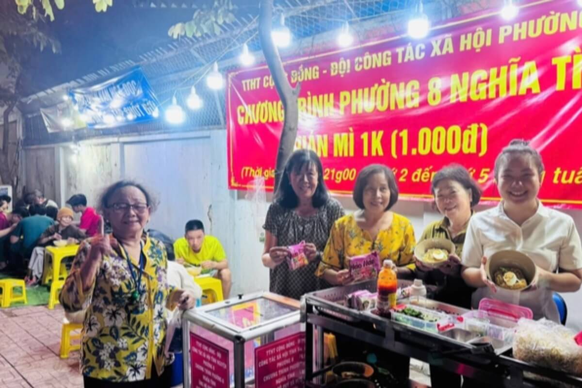 フーニャン区の1000ドン麺屋、公務員が地域に届ける温もり