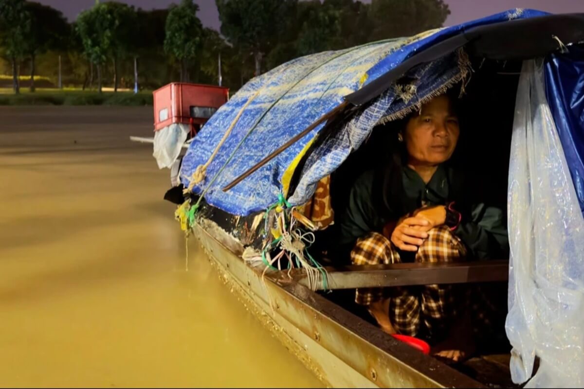 フエで100年に一度の洪水、住民生活に深刻な影響