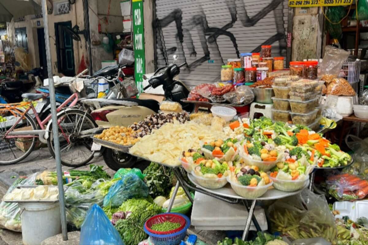 ハノイのストリートフード、7割が食品の出所不明