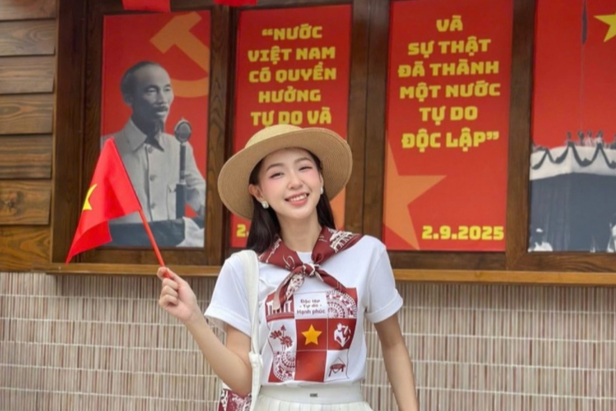盛り上がる建国記念日、若者の間で「愛国スカーフ」が大流行