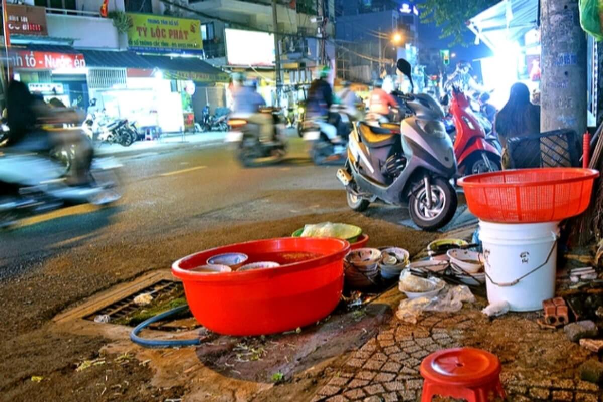 屋台の衛生管理に懸念、チョン洗いの食器が常態化