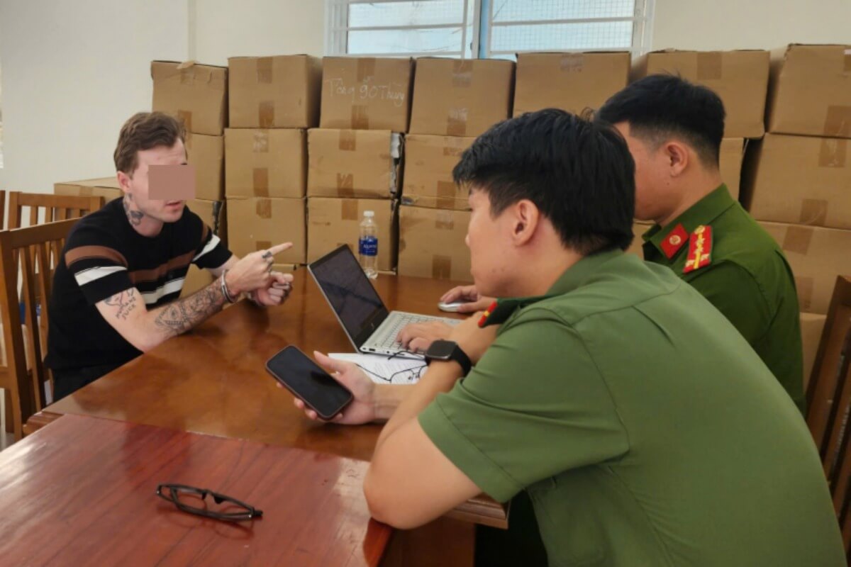 バーで拳銃を抜き威嚇、ダナンで外国人を逮捕