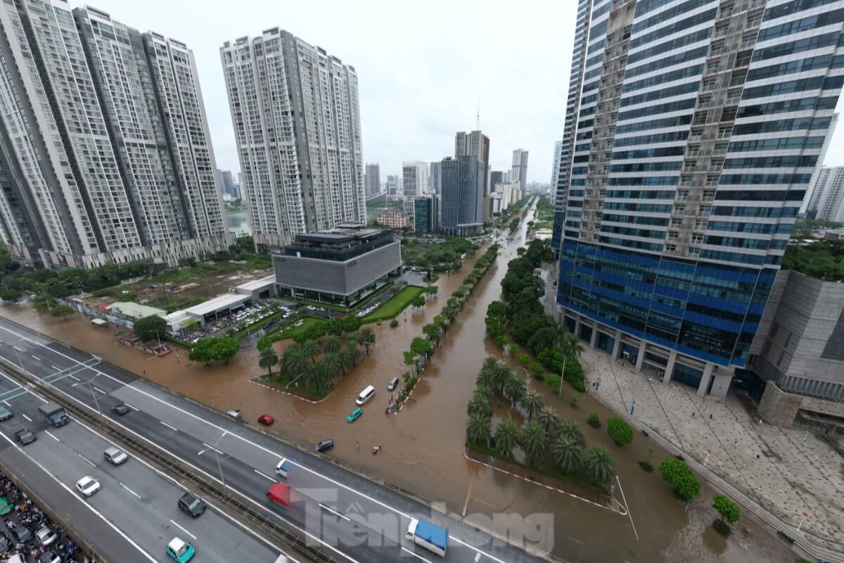 記録的豪雨でハノイ全体が麻痺、17年前の大洪水を彷彿とさせる事態