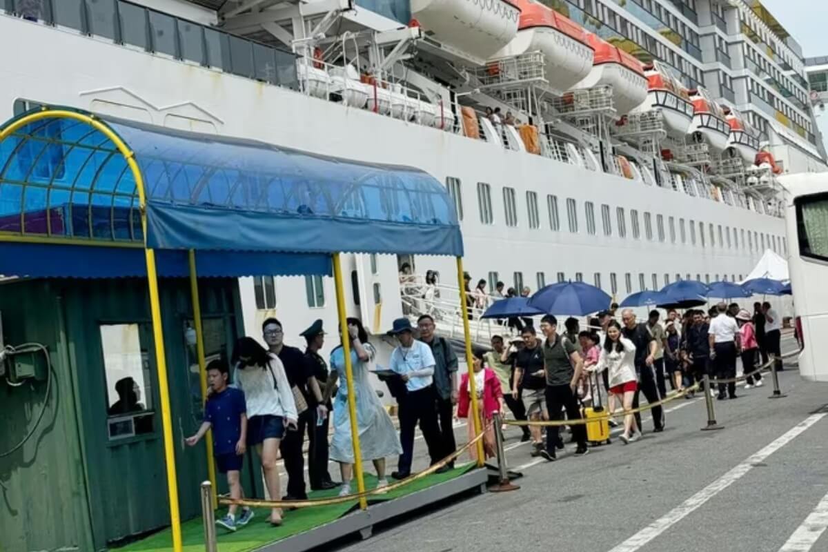 クルーズ船がダナンに到着、乗客は中国人観光客2500人