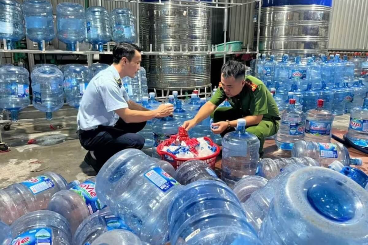 ハノイでLaVie偽装水事件、製造・販売関与の4人を逮捕