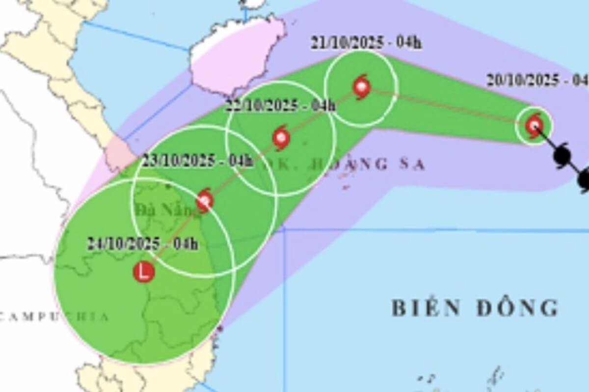 台風24号フェンシェン、進路を南西に変更し最大勢力へ