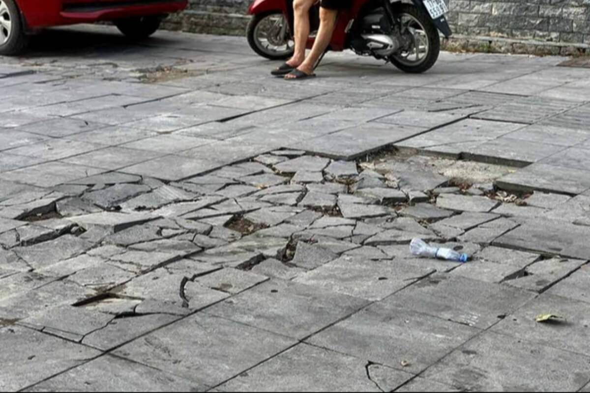 劣化が進むハノイの歩道、維持管理体制の見直しが急務