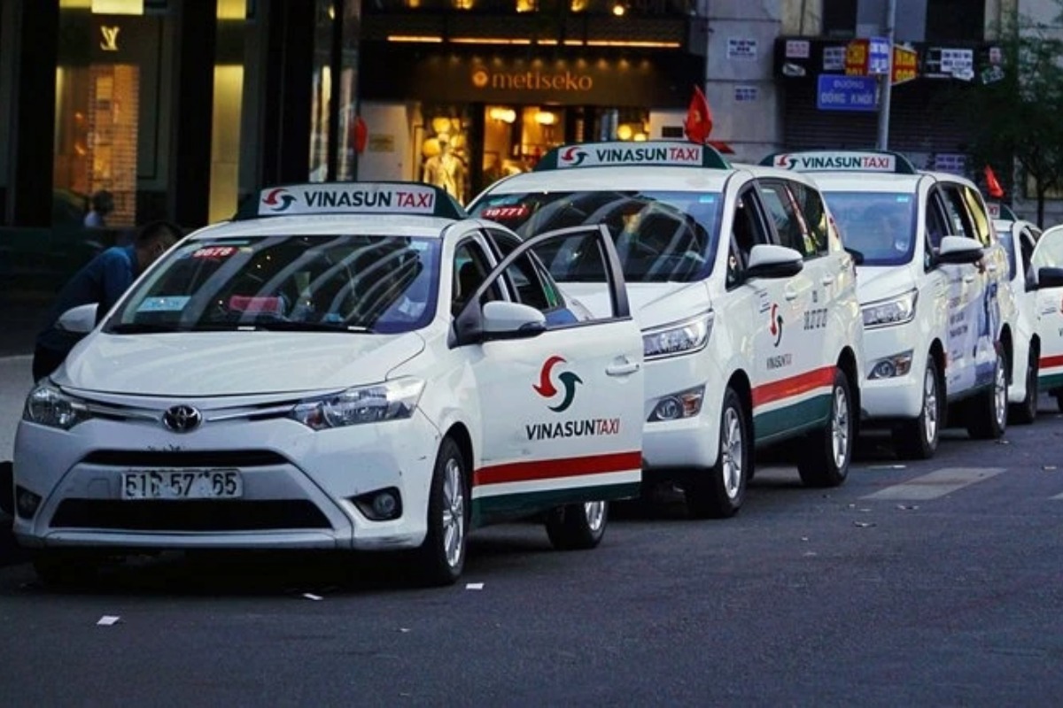 タクシー大手のビナサン、競争激化で利益半減・約4年ぶり低水準