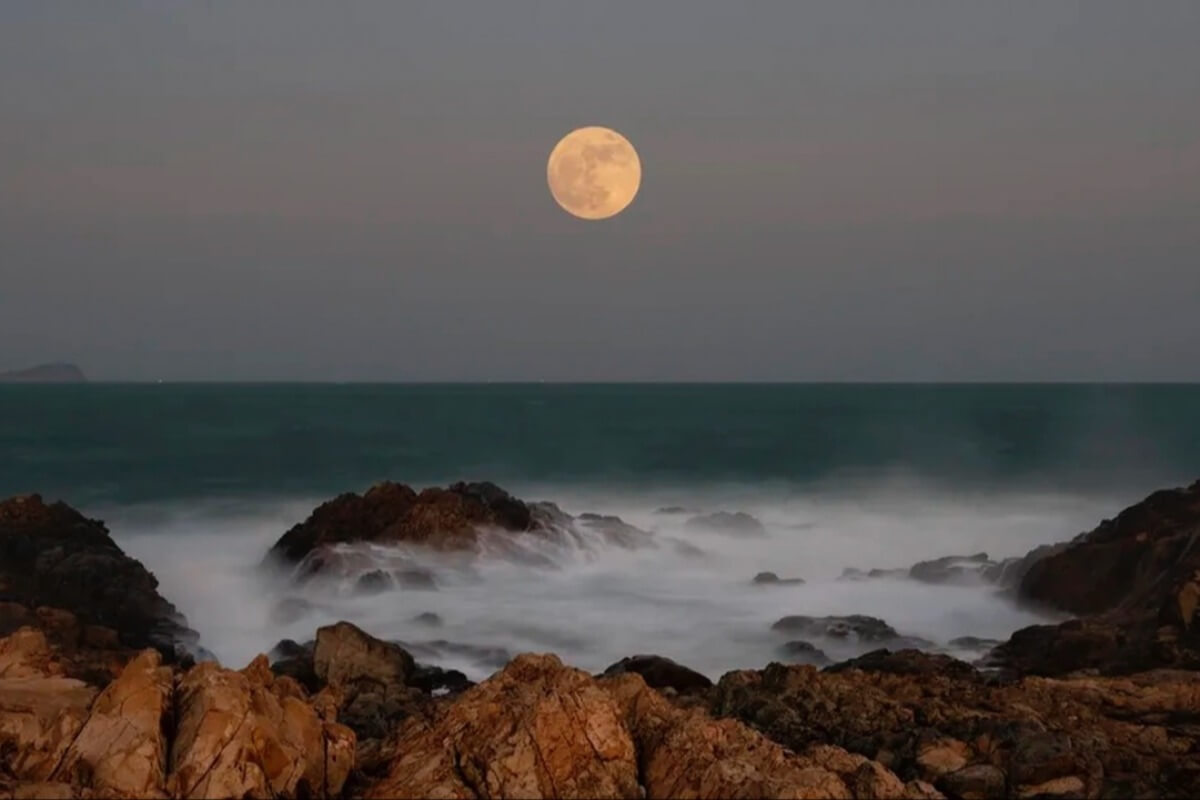 2025年最大のスーパームーン、11月5日に出現