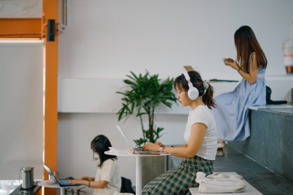 労働市場の構造的課題、若年層NEETが160万人に増加