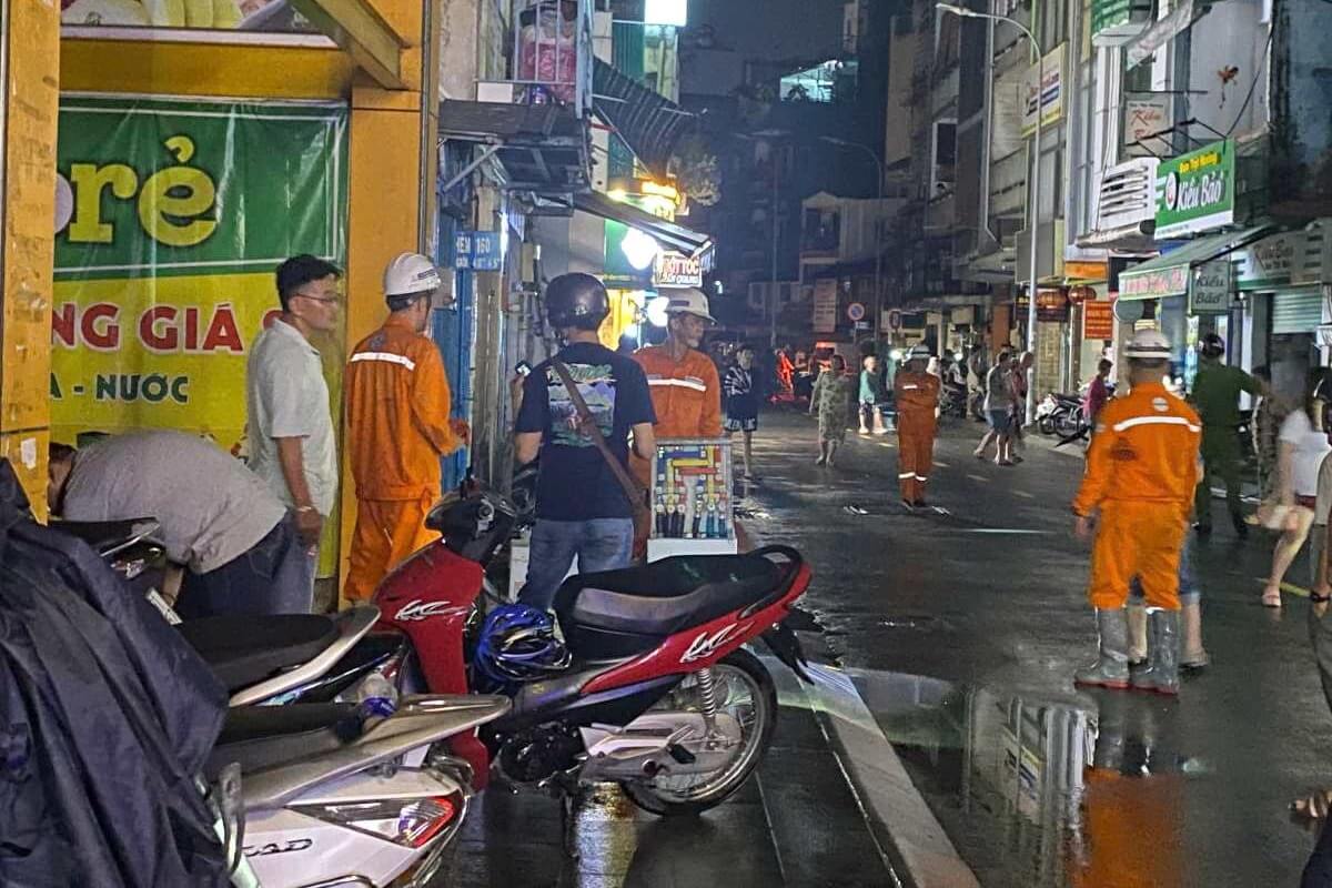 ホーチミン中心部で感電死事故、浸水道路で15歳少年が犠牲に