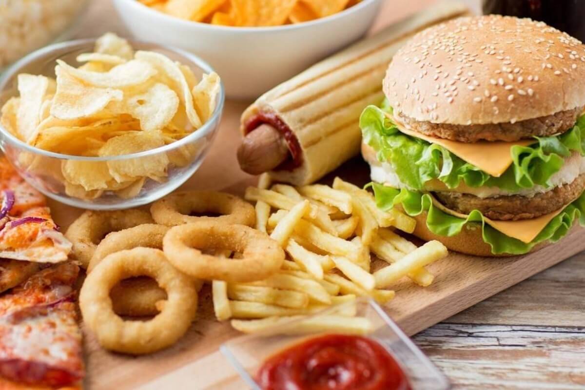 スナック菓子等への規制強化、病気予防法案の審議進む