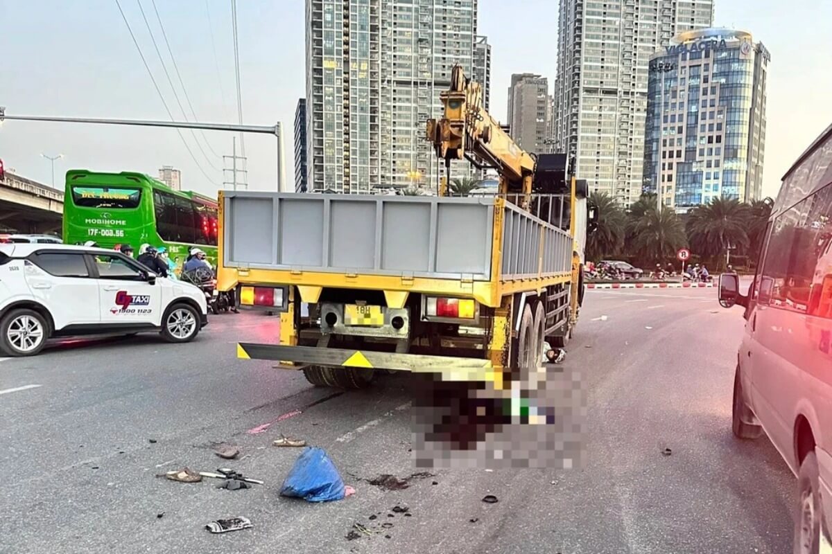 クレーン車とバイクが衝突、ハノイで女性1人死亡・1人重傷