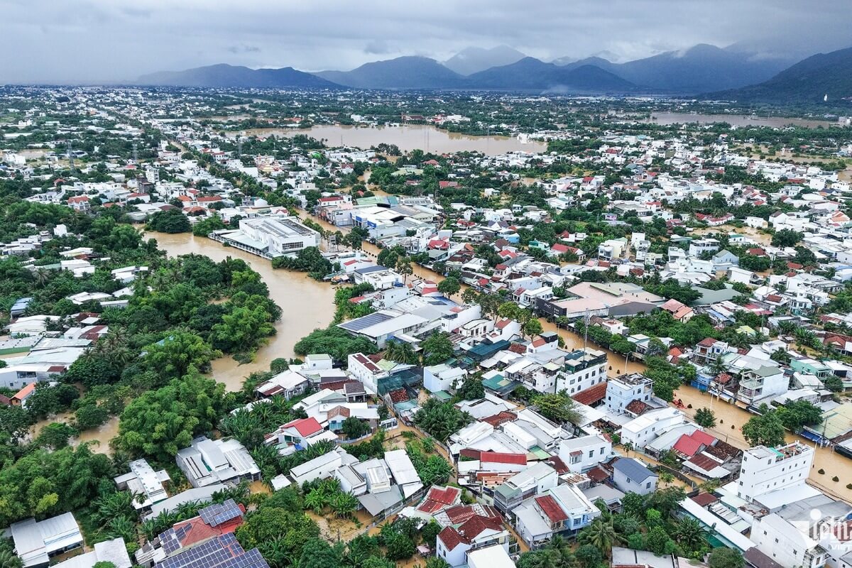 中部ベトナムで豪雨と洪水、15人が死傷・行方不明