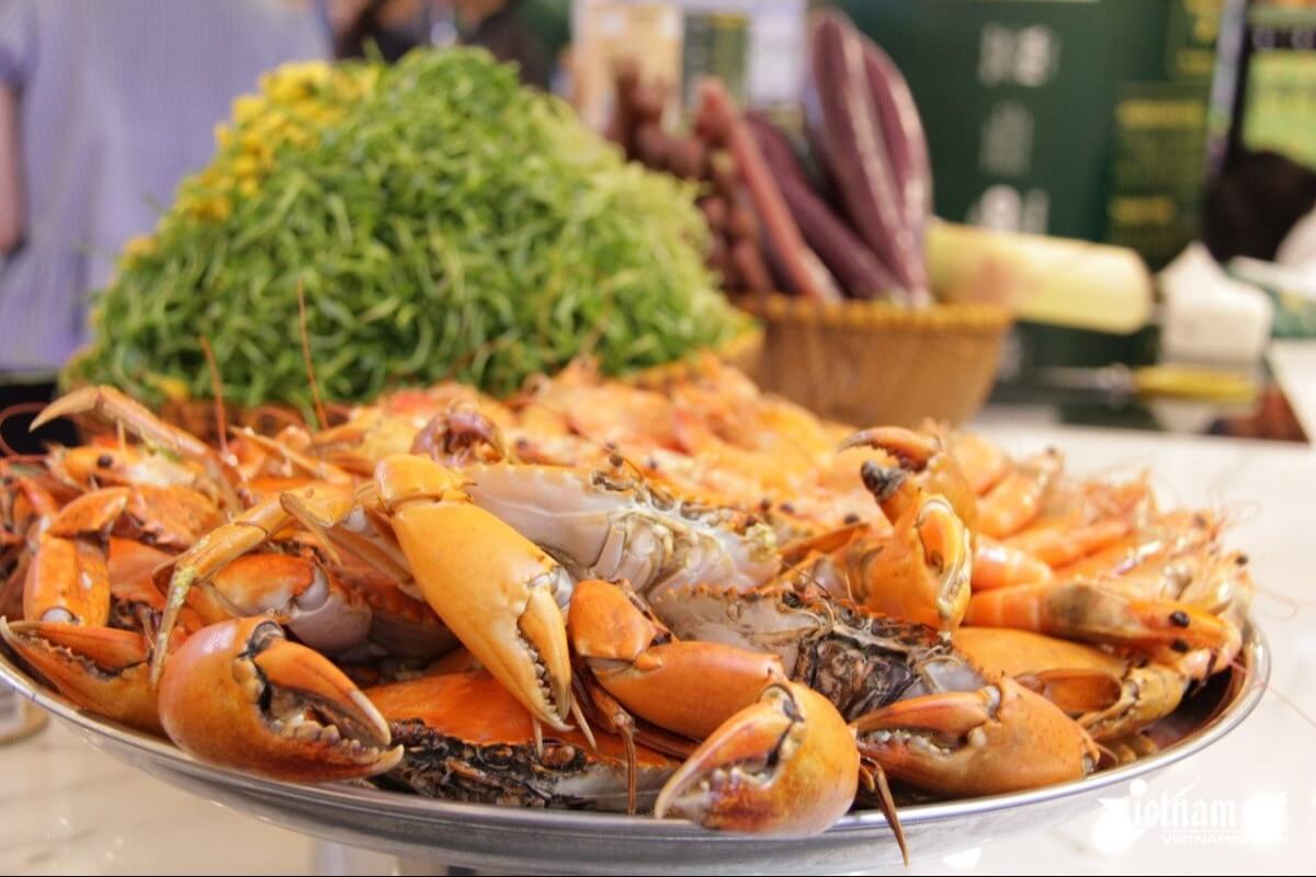 ホーチミンでカマウ蟹祭り、初日から来場者殺到で蟹切れ続出