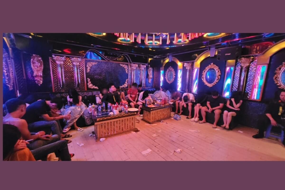 ハノイのカラオケ店、薬物や拳銃で85人を刑事訴追