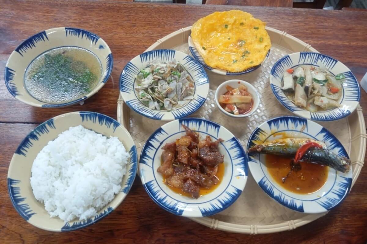 物価の安さと質の高い食文化、フエの6品5万ドン定食に注目