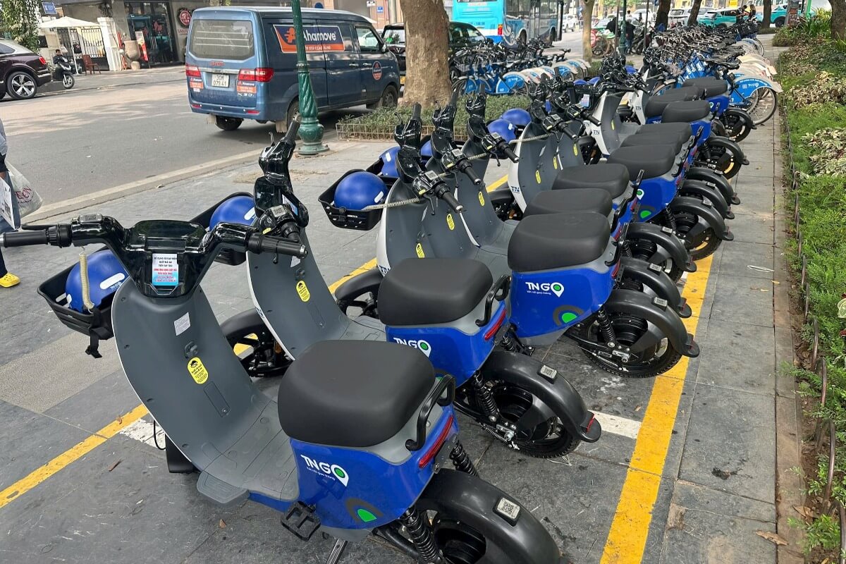 バイク規制に向けたハノイ、公共電動バイクの運用開始