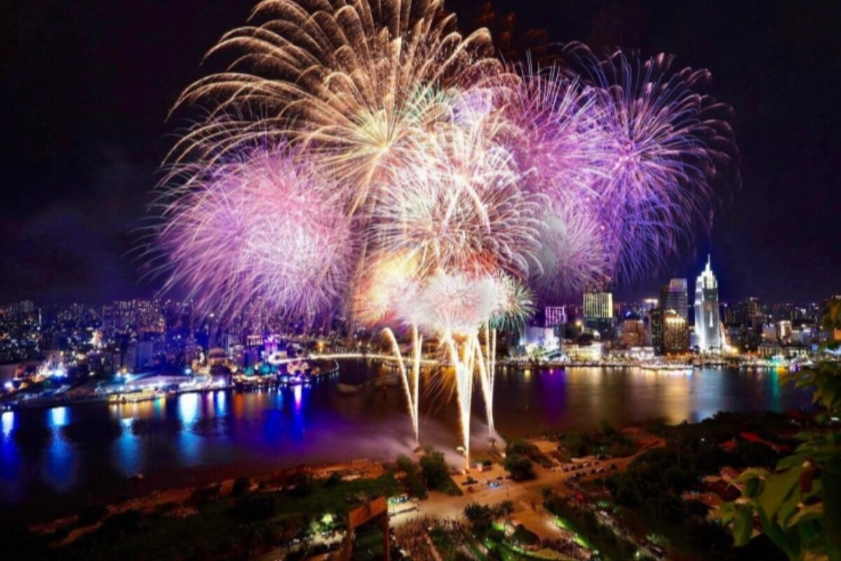 26年元旦のホーチミン、市内4カ所で花火打ち上げ