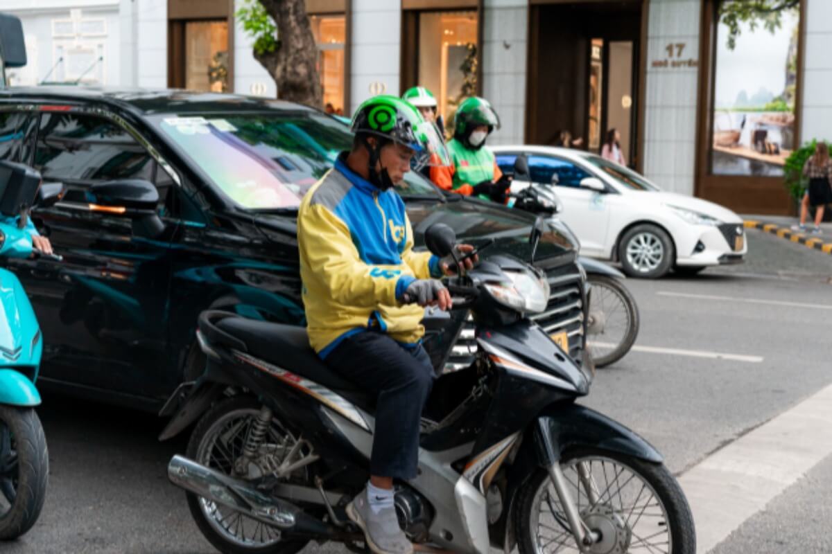 ハノイの電動バイク推進政策、運転手の間で導入困難の声