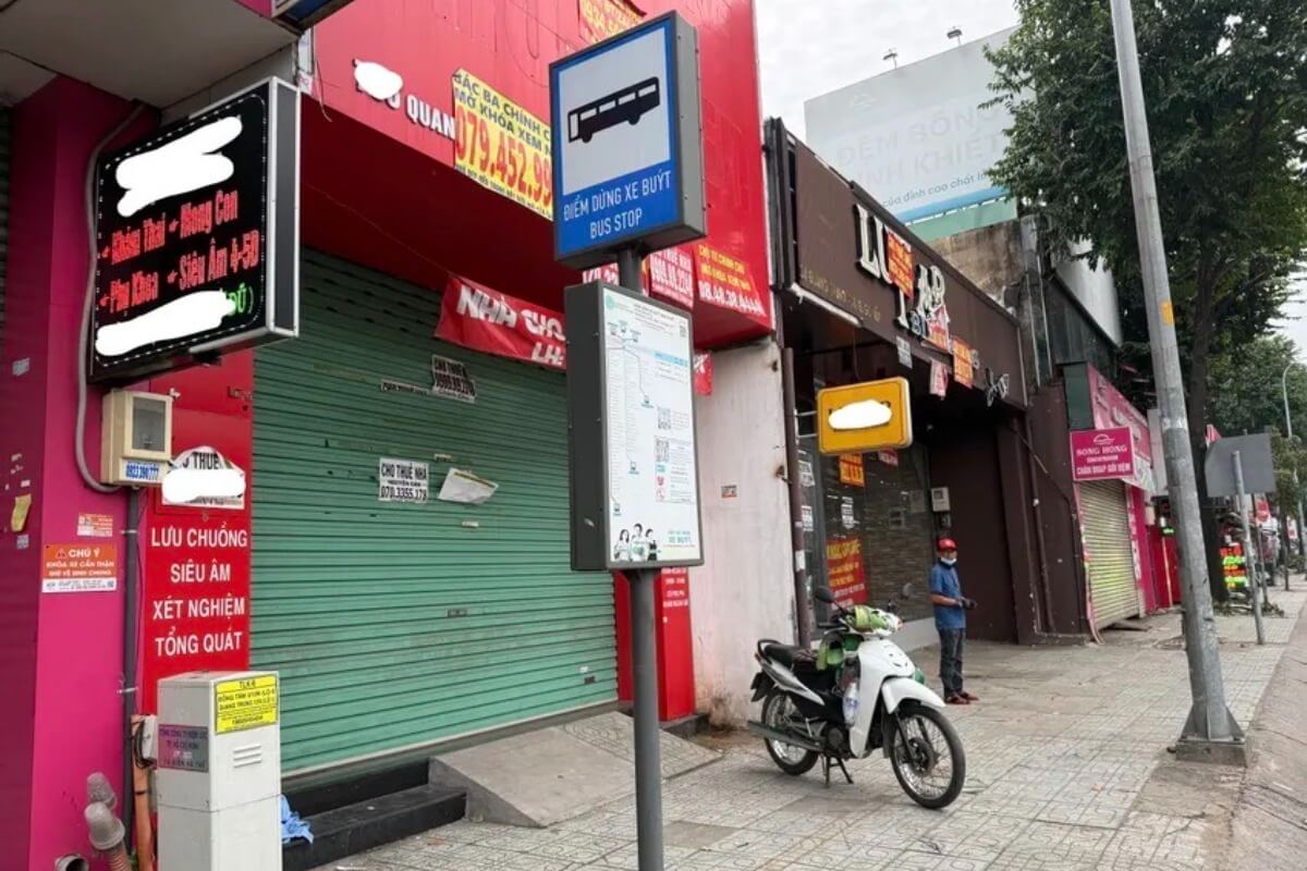 相次ぐ都市部での店舗退去、電子商取引の台頭が背景に