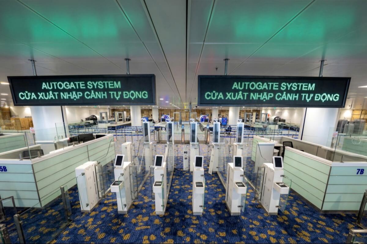 ノイバイ空港国際線に顔認証導入、保安通過が最短1秒に