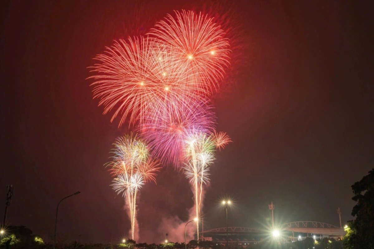 1月23日夜のハノイ、党大会終了後に花火打ち上げ