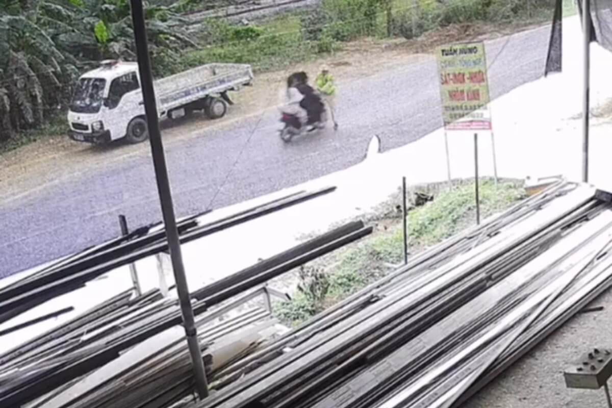 警官がバイクに跳ね飛ばされ重傷、停止無視の未成年3人が衝突