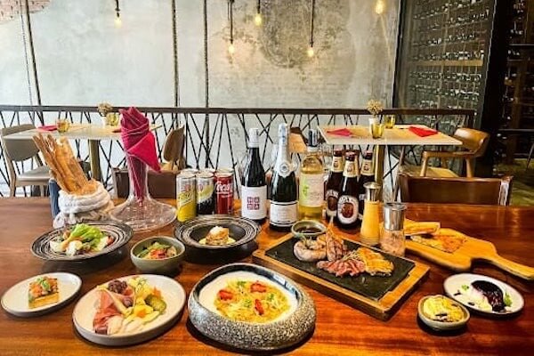 「VINCI」のサンデーブランチ|3時間食べ飲み放題70万ドン〜