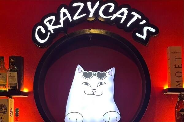 日本人キャスト常駐のCrazy Cat's！初めての方はボトル20％OFF！