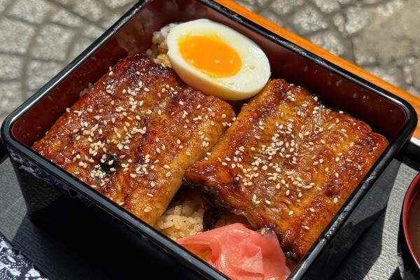 期間限定｜炭火香る鰻重が10万ドン以下！デリバリーOK◎