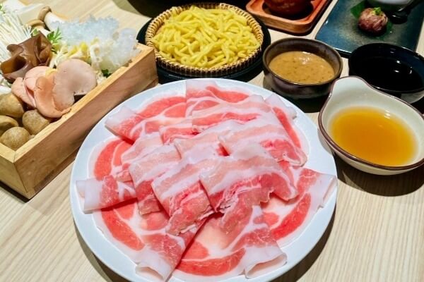 国産ブランド豚が食べ放題！ 79万9000ドンの期間限定コース