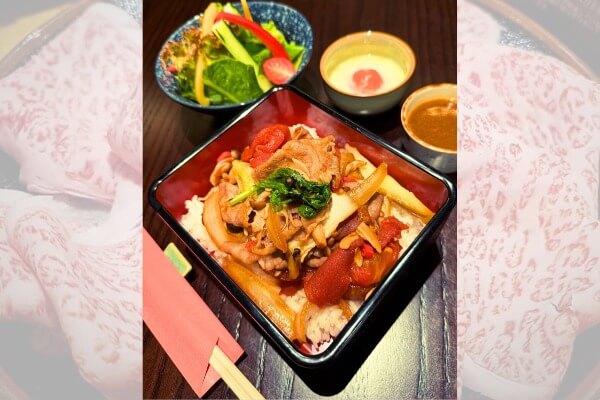 1日6食限定の黒毛和牛トマすき重！12月は20万ドンOFFで提供！！