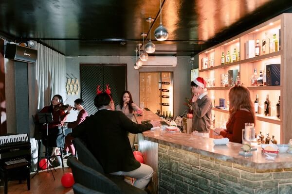 3名以上でお得！全ボトル15％OFF＆延長料金Free｜ハイバーチュンのスナック凛