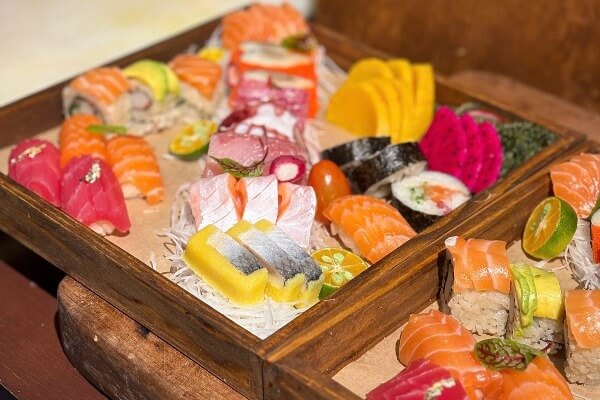 夜はブイビエンで和食食べ放題！ 忘年会に最適な1人前無料プロモ有り｜創作寿司 暖