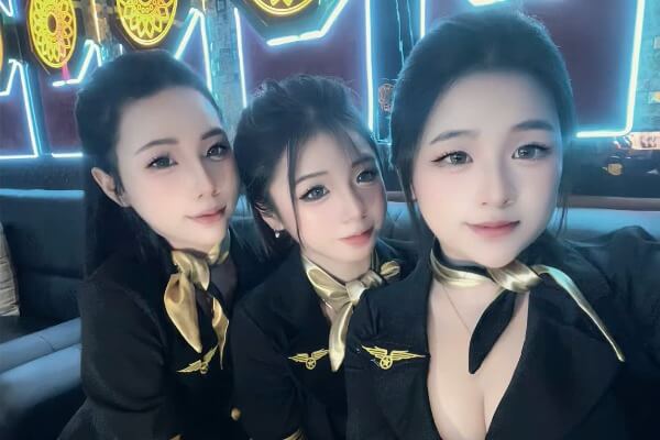 ボトルがもう1本無料！！新年もテト中もプレミアラウンジで！