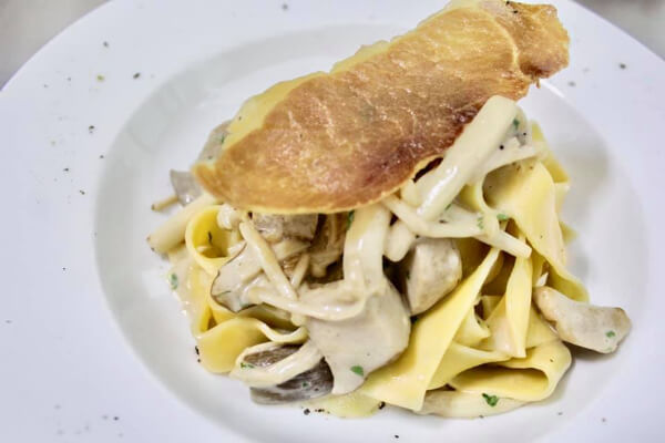 ミスターリ ステーキ&パスタ(Mr.Lì Steak & Pasta)